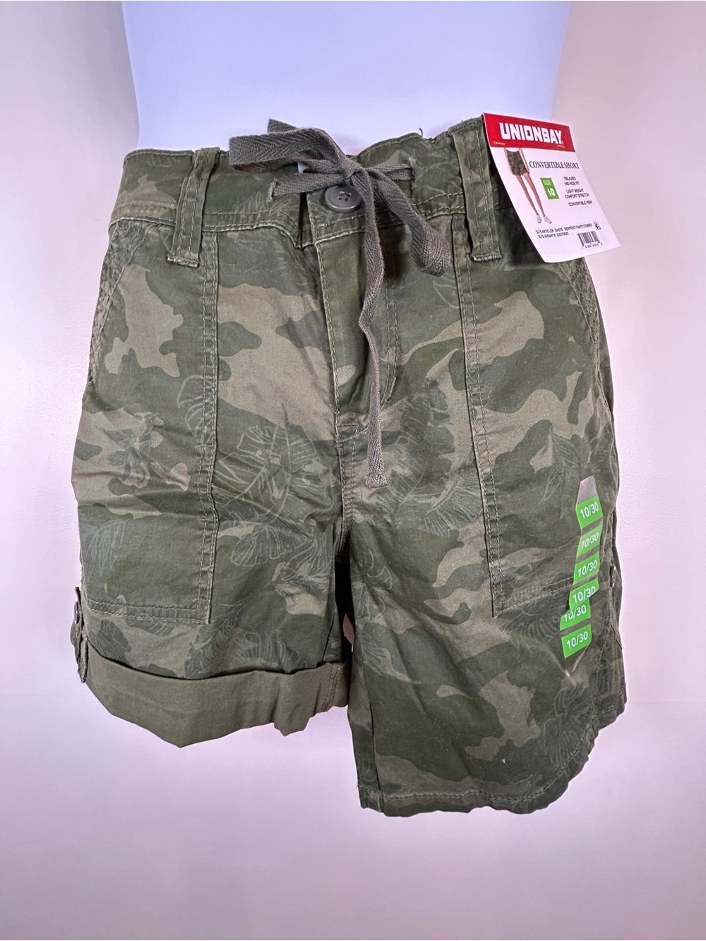 NWT UnionBay Womens Size 10 Olive Green Camo "Serpent-Tahiti" Print Cargo Shorts - Picture 2 of 12